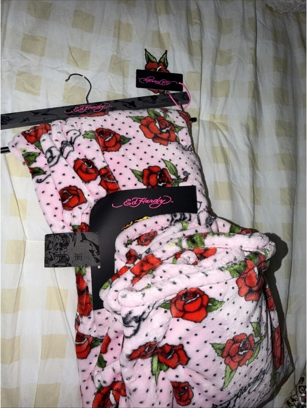 Ed Hardy Tattoo Printed Plush Oversized Throw Blanket Pink with red Roses NWT